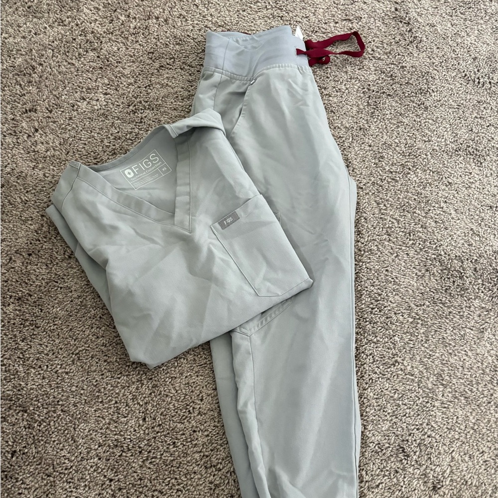 FIGS CEMENT COLOR SCRUBS